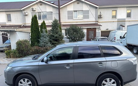 Mitsubishi Outlander III рестайлинг 3, 2012 год, 1 100 000 рублей, 3 фотография