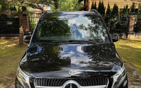 Mercedes-Benz V-Класс, 2021 год, 6 900 000 рублей, 2 фотография
