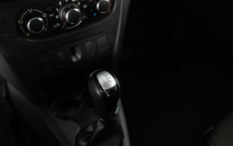 Renault Logan II, 2018 год, 1 000 000 рублей, 12 фотография