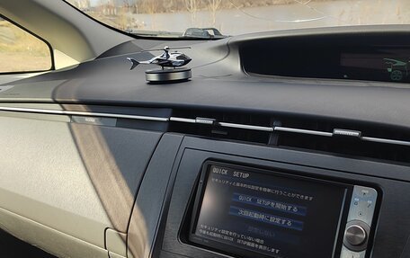 Toyota Prius, 2011 год, 1 050 000 рублей, 8 фотография