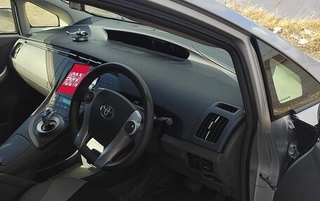 Toyota Prius, 2011 год, 1 050 000 рублей, 12 фотография