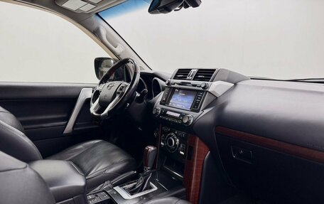 Toyota Land Cruiser Prado 150 рестайлинг 2, 2015 год, 3 839 000 рублей, 12 фотография