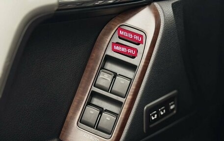 Toyota Land Cruiser Prado 150 рестайлинг 2, 2015 год, 3 839 000 рублей, 19 фотография