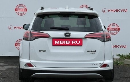 Toyota RAV4, 2018 год, 2 399 000 рублей, 4 фотография