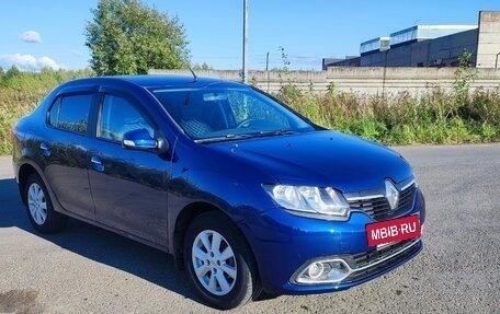 Renault Logan II, 2017 год, 600 000 рублей, 2 фотография