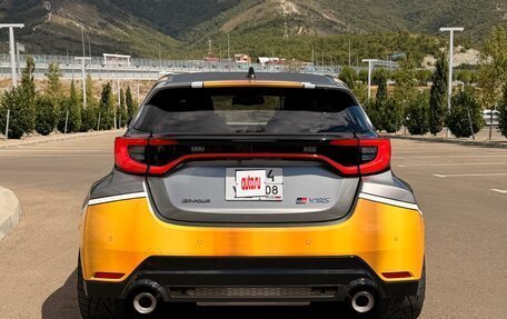 Toyota Yaris, 2024 год, 6 100 000 рублей, 3 фотография