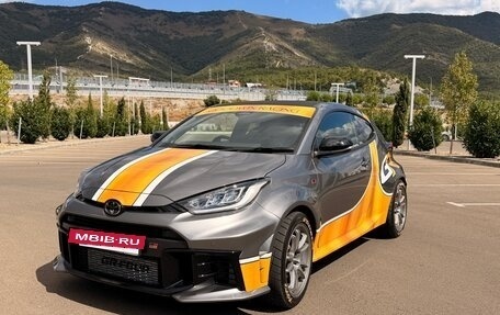 Toyota Yaris, 2024 год, 6 100 000 рублей, 8 фотография