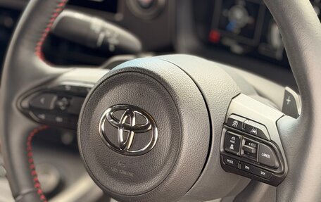 Toyota Yaris, 2024 год, 6 100 000 рублей, 14 фотография