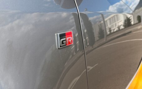 Toyota Yaris, 2024 год, 6 100 000 рублей, 10 фотография
