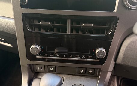 Toyota Yaris, 2024 год, 6 100 000 рублей, 21 фотография