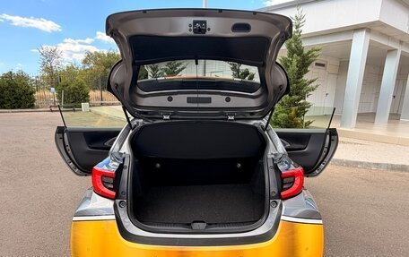 Toyota Yaris, 2024 год, 6 100 000 рублей, 17 фотография