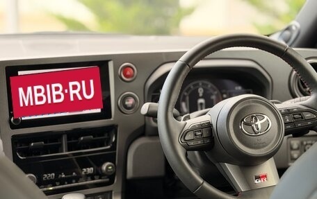 Toyota Yaris, 2024 год, 6 100 000 рублей, 11 фотография