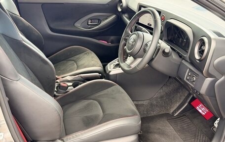 Toyota Yaris, 2024 год, 6 100 000 рублей, 12 фотография