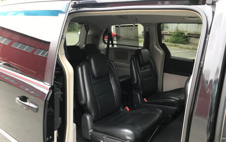 Chrysler Voyager IV, 2010 год, 1 350 000 рублей, 5 фотография