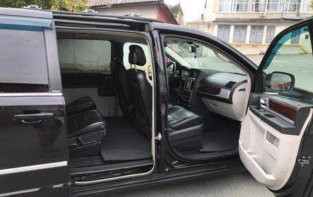 Chrysler Voyager IV, 2010 год, 1 350 000 рублей, 4 фотография