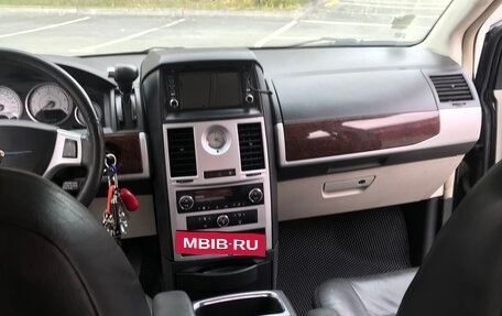 Chrysler Voyager IV, 2010 год, 1 350 000 рублей, 11 фотография