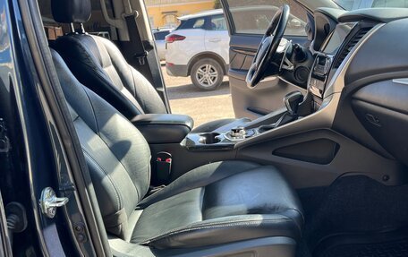 Mitsubishi Pajero Sport III рестайлинг, 2018 год, 2 950 000 рублей, 6 фотография