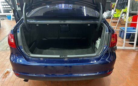 Volkswagen Jetta VI, 2012 год, 1 000 000 рублей, 16 фотография