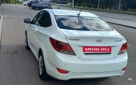Hyundai Solaris II рестайлинг, 2014 год, 830 000 рублей, 2 фотография