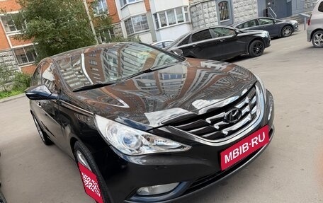 Hyundai Sonata VI, 2011 год, 1 050 000 рублей, 1 фотография