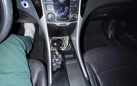 Hyundai Sonata VI, 2011 год, 1 050 000 рублей, 22 фотография