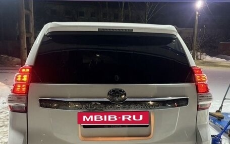 Toyota Land Cruiser Prado 150 рестайлинг 2, 2016 год, 3 950 000 рублей, 8 фотография