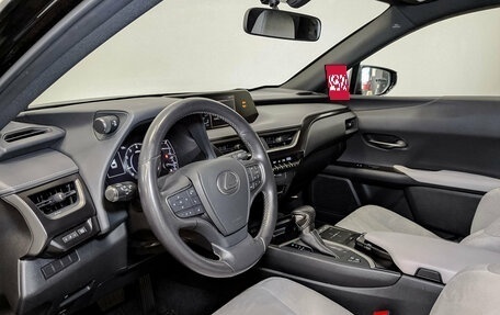 Lexus UX I, 2019 год, 3 300 000 рублей, 12 фотография