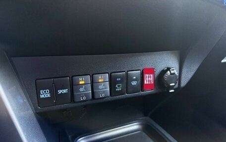 Toyota RAV4, 2019 год, 2 999 000 рублей, 15 фотография