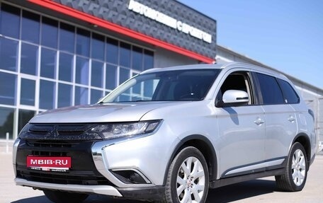 Mitsubishi Outlander III рестайлинг 3, 2015 год, 1 559 394 рублей, 1 фотография