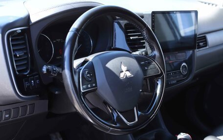 Mitsubishi Outlander III рестайлинг 3, 2015 год, 1 559 394 рублей, 13 фотография