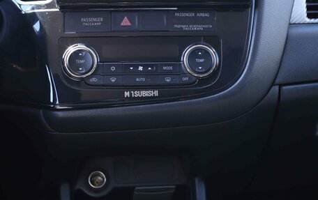 Mitsubishi Outlander III рестайлинг 3, 2015 год, 1 559 394 рублей, 15 фотография