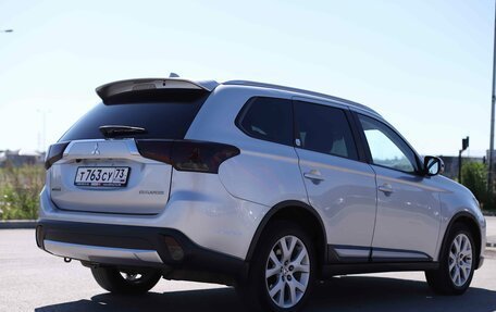 Mitsubishi Outlander III рестайлинг 3, 2015 год, 1 559 394 рублей, 5 фотография