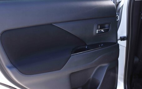Mitsubishi Outlander III рестайлинг 3, 2015 год, 1 559 394 рублей, 16 фотография