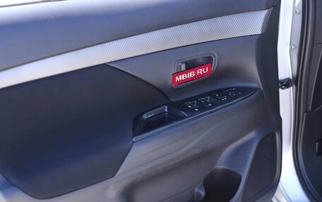 Mitsubishi Outlander III рестайлинг 3, 2015 год, 1 559 394 рублей, 11 фотография