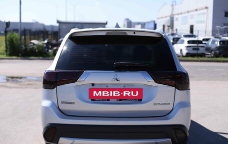 Mitsubishi Outlander III рестайлинг 3, 2015 год, 1 559 394 рублей, 6 фотография