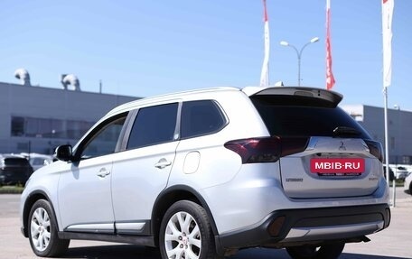Mitsubishi Outlander III рестайлинг 3, 2015 год, 1 559 394 рублей, 7 фотография