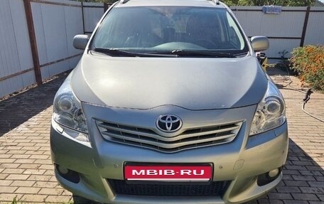 Toyota Verso I, 2012 год, 900 000 рублей, 3 фотография