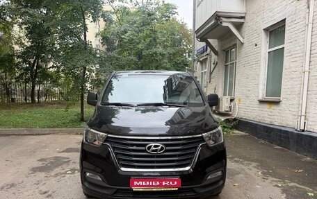 Hyundai Grand Starex Grand Starex I рестайлинг 2, 2019 год, 4 900 000 рублей, 1 фотография