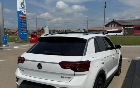 Volkswagen T-Roc I, 2022 год, 1 830 000 рублей, 2 фотография