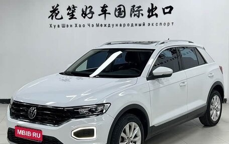 Volkswagen T-Roc I, 2022 год, 1 642 104 рублей, 1 фотография