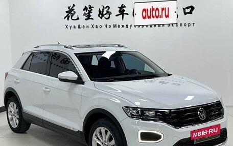 Volkswagen T-Roc I, 2022 год, 1 642 104 рублей, 2 фотография