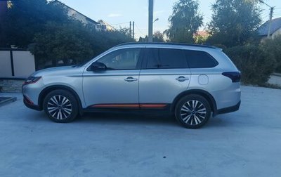 Mitsubishi Outlander III рестайлинг 3, 2019 год, 1 750 000 рублей, 1 фотография