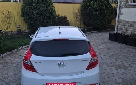 Hyundai Solaris II рестайлинг, 2015 год, 1 109 000 рублей, 23 фотография