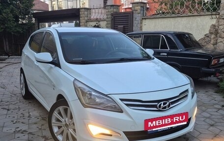 Hyundai Solaris II рестайлинг, 2015 год, 1 109 000 рублей, 25 фотография