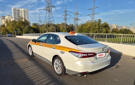 Toyota Camry, 2020 год, 2 200 000 рублей, 4 фотография