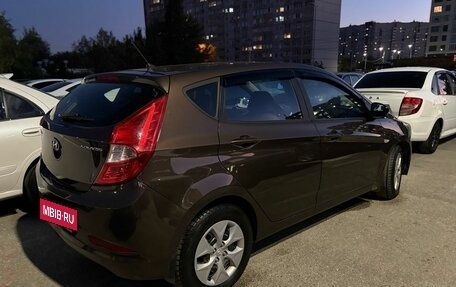 Hyundai Solaris II рестайлинг, 2015 год, 830 000 рублей, 3 фотография