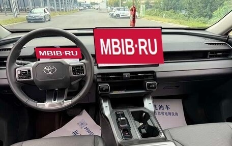 Toyota RAV4, 2026 год, 3 692 000 рублей, 8 фотография