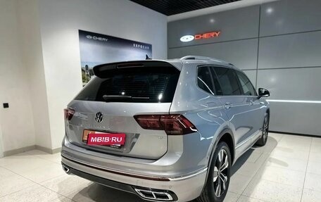 Volkswagen Tiguan II, 2021 год, 3 800 000 рублей, 6 фотография