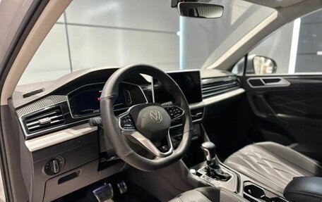 Volkswagen Tiguan II, 2021 год, 3 800 000 рублей, 15 фотография