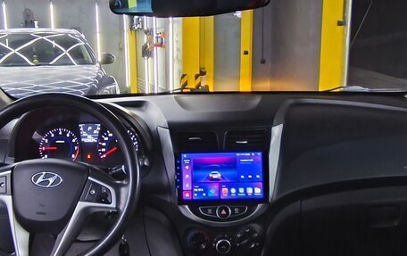 Hyundai Solaris II рестайлинг, 2014 год, 930 000 рублей, 24 фотография